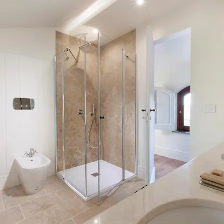 - Ebe Βίλα Σορέντο