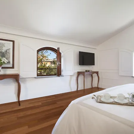 - Ebe * Σορέντο