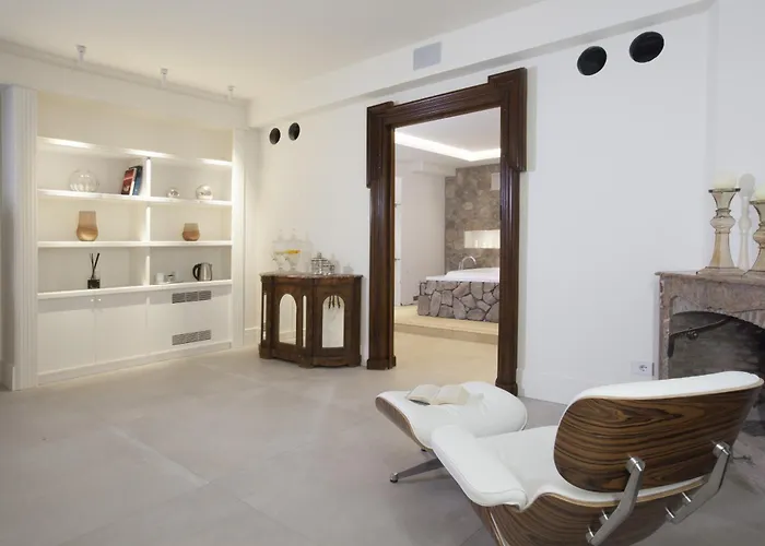 - Ebe Villa *