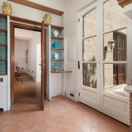 - Ebe Villa Sorrento