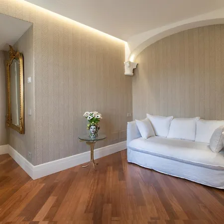 - Ebe Villa Sorrento